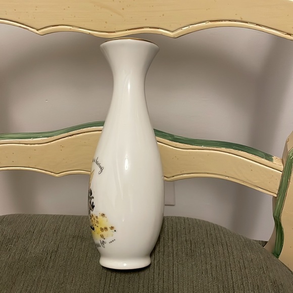 HOLLY HOBBIE // porcelain vase // “happiness is having someone to care for” - Picture 4 of 13